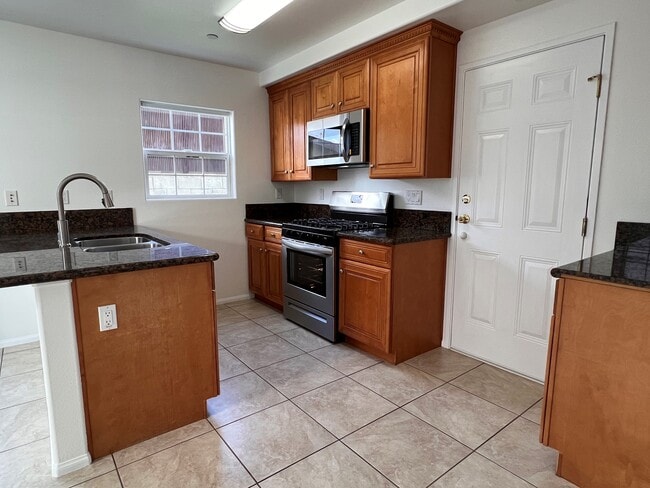 Photo - 16510 La Salle Ave