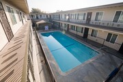Courtyard - Amber Court Apartments
