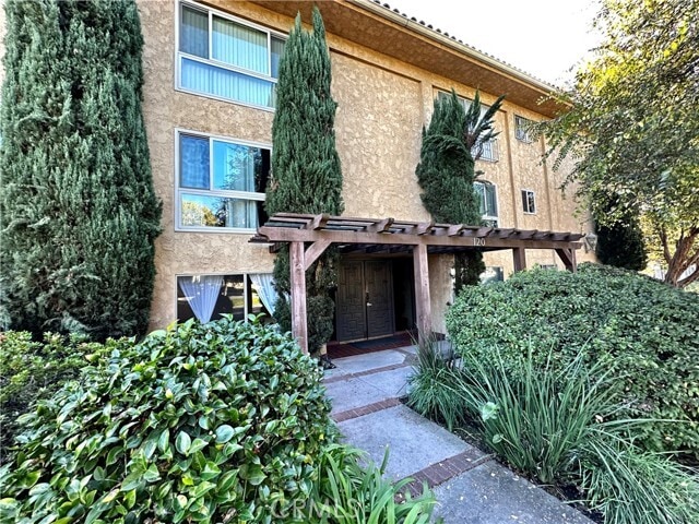 Building Photo - 120 S Sierra Madre Blvd Unit 204