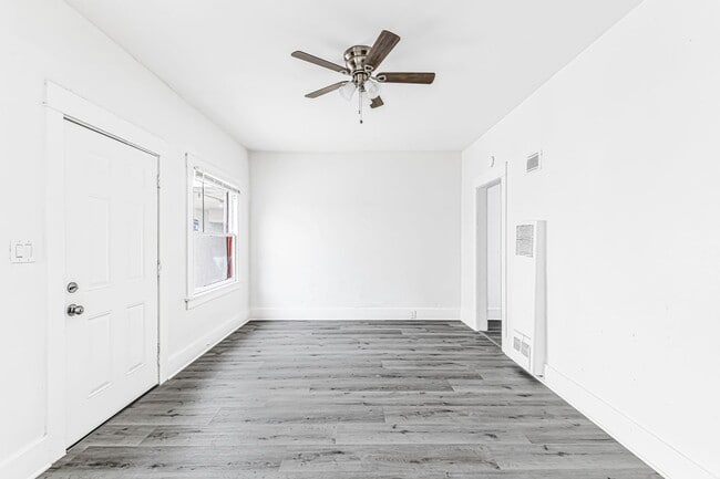 Photo - 1045 E 4th St Unit 12