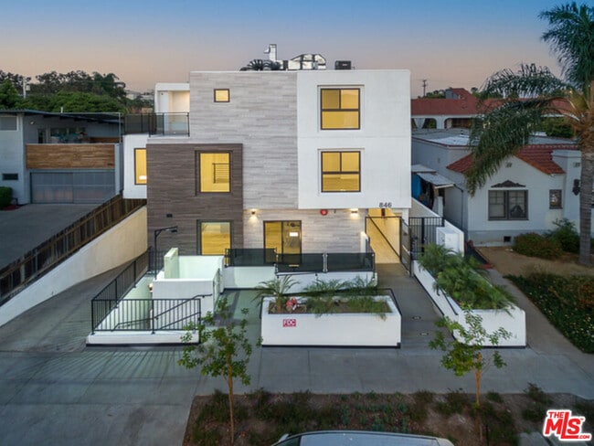Building Photo - 846 N Alta Vista Blvd Unit 104
