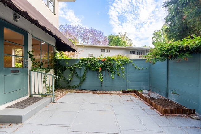 Photo - 5161 Village Grn