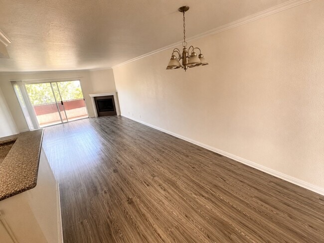 Building Photo - 15009 Moorpark St