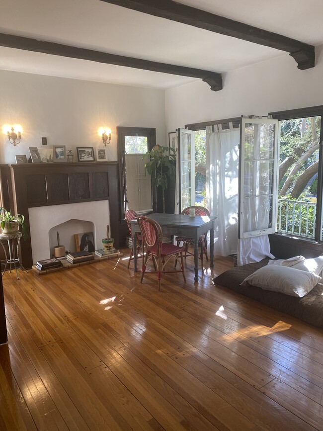 Photo - 414 N Sycamore Ave