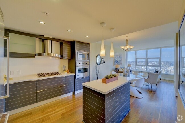Building Photo - 1325 Pacific Hwy Unit 1805 Rental