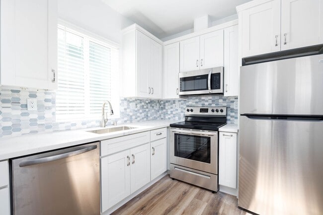 Building Photo - 3990 Darwin Ave Unit 3992