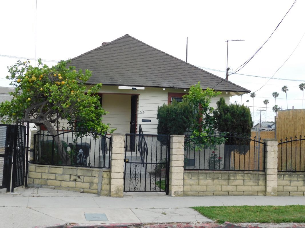 Photo - 616 W 58th St