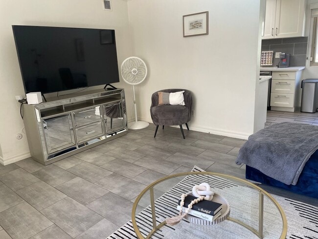 Photo - 8650 Belford Ave