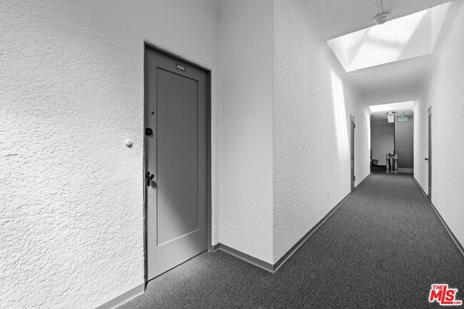 Photo - 129 N Swall Dr Unit 203