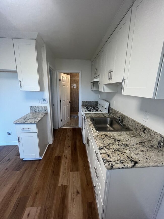 Photo - 334-336 E School St. Unit 336