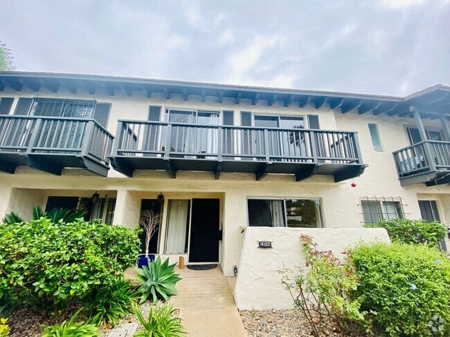Building Photo - Spacious 2-Story Townhome near the Beach!