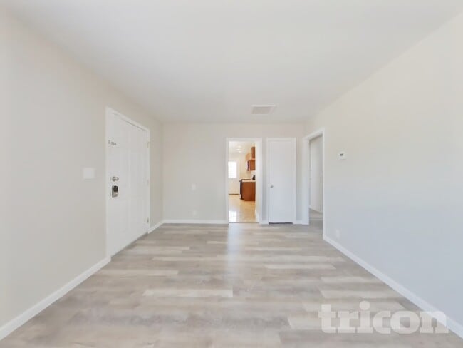 Photo - 1126 W Ovington St