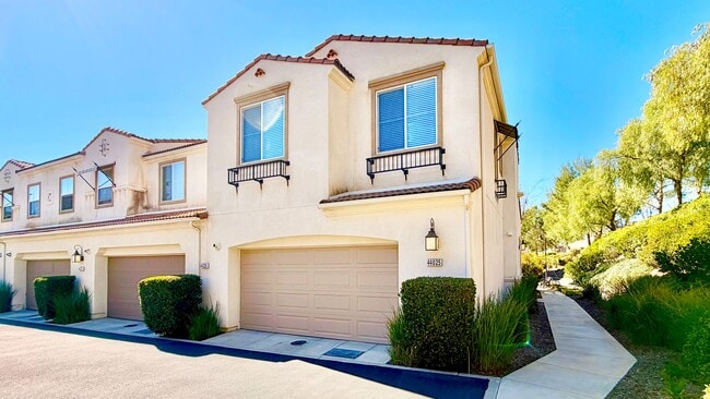 Building Photo - Beautiful, Like New, End Unit Condo in Resort Like Living Community off Temecula's South 79!