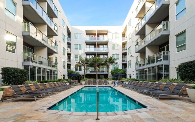 Photo - 13th & Market