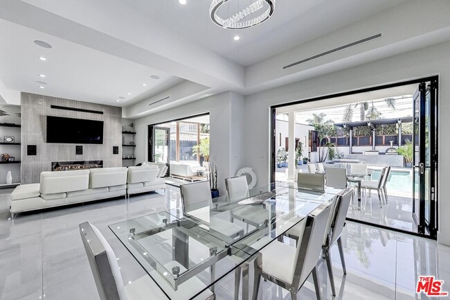 Photo - 725 N Stanley Ave