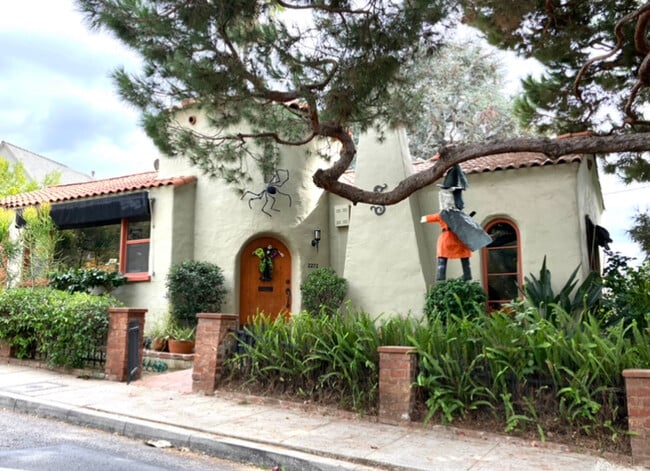 Photo - 2272 Silver Ridge Ave Apartments Unit 1