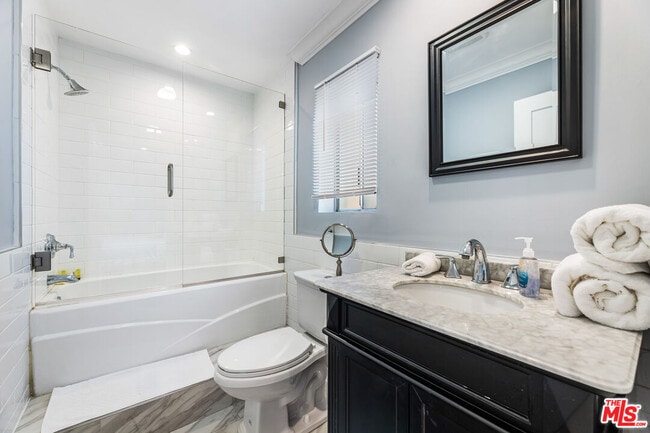 Photo - 5215 Balboa Blvd