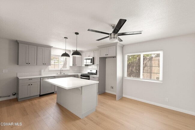 Photo - 1053 Ayhens St