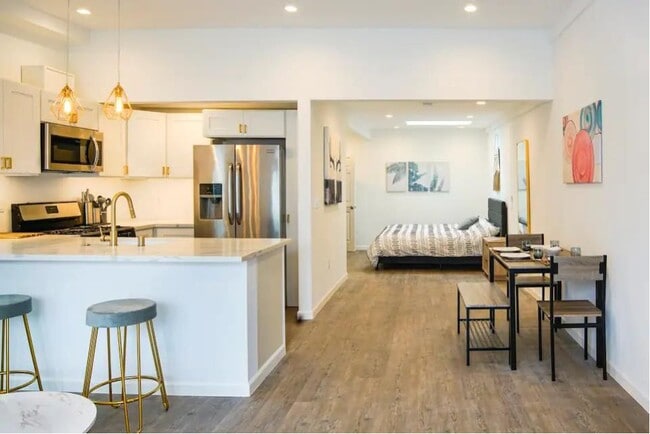 Building Photo - 4321 Country Club Dr Unit 4321 Country Club Drive Rental