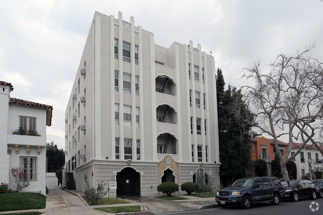 Building Photo - 152 S Sycamore Ave