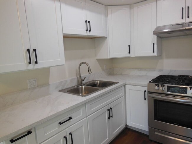 Photo - 8728 Cedros Ave