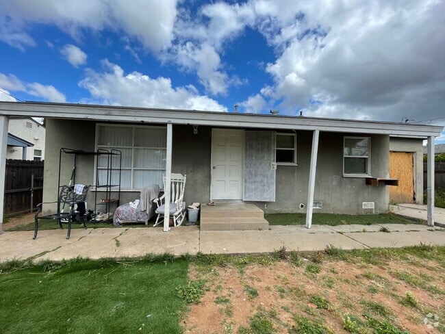 Building Photo - Freshly Painted Exterior and Interior! Sin... Rental