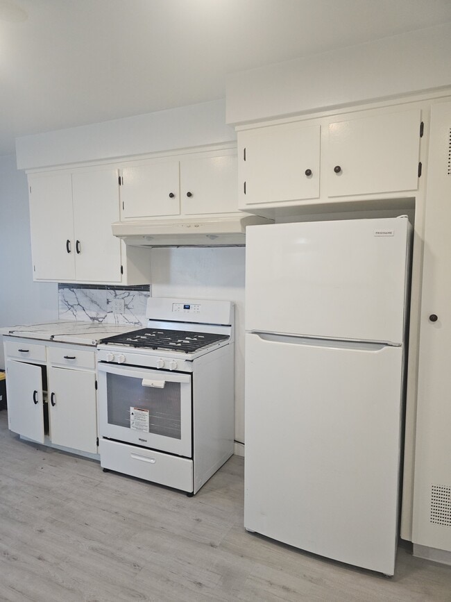 Building Photo - 1757 W 103rd St