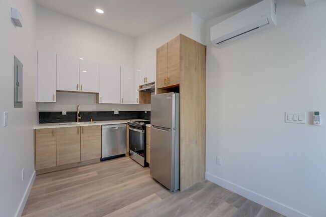 Photo - The Leland I