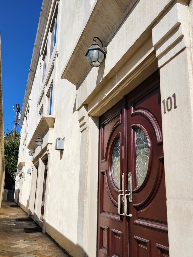 Photo - 10389 Almayo Ave