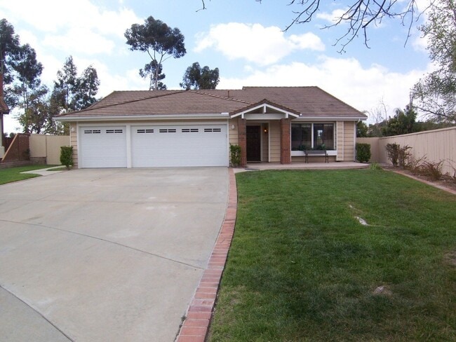Building Photo - Charming 3Br/2Ba Single Story House W/3 Ca...