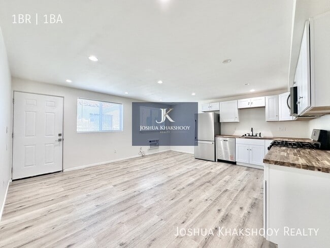 Photo - 14615 Gilmore St Unit 1