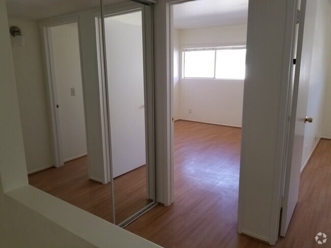 Building Photo - 121 Sinclair Ave Unit 241 Rental