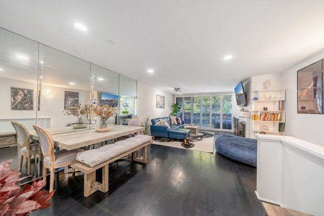 Photo - 1900 Vine St