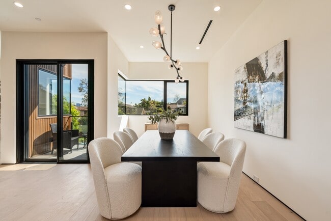 Spacious dining area just off the kitchen - 836 Waterloo St
