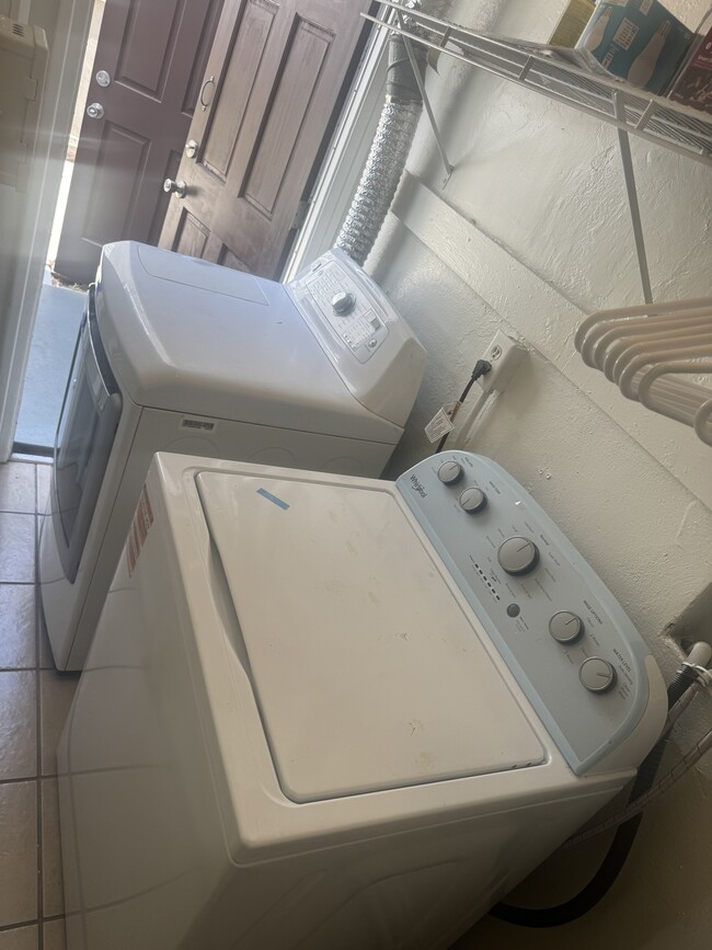 In Unit Washer and Dryer - 630 N Spaulding Ave Unit 632