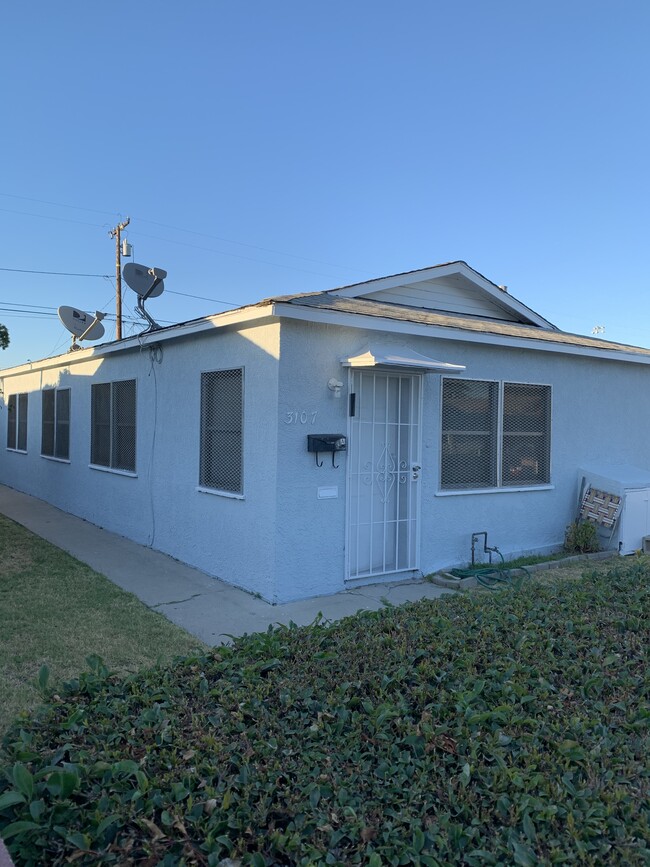 Front/Left side - 3107 E 65th St Unit Apt A