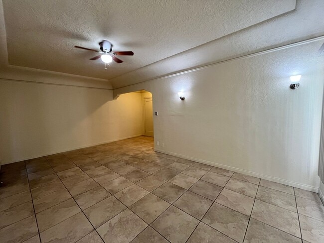 Photo - LARGE UPSTAIRS ONE BEDROOM ONE BATH! WITH ... Unit 2516A