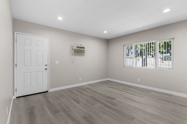 Photo - 113-201 South Lillie Avenue Unit 201-04