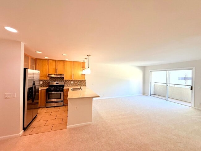Photo - Fantastic Spacious 2 bed 2 bath condo in prime Sherman Oaks - Studio City with Pool and Gym! Unit 209