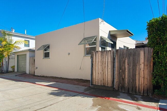 Building Photo - 126 J Ave