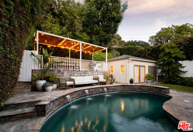 Photo - 2518 Canyon Dr House
