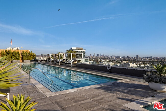 Building Photo - 6250 Hollywood Blvd Unit 12I