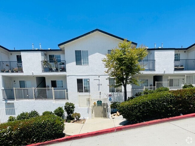Building Photo - Beautifully Upgraded Apartment in Gated Co... Unit 4210-104