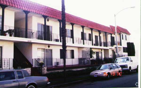 Photo - 7050-7059 Waring Ave Apartments
