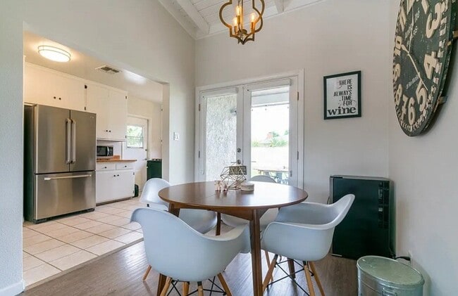 Photo - 2219 Albury Ave