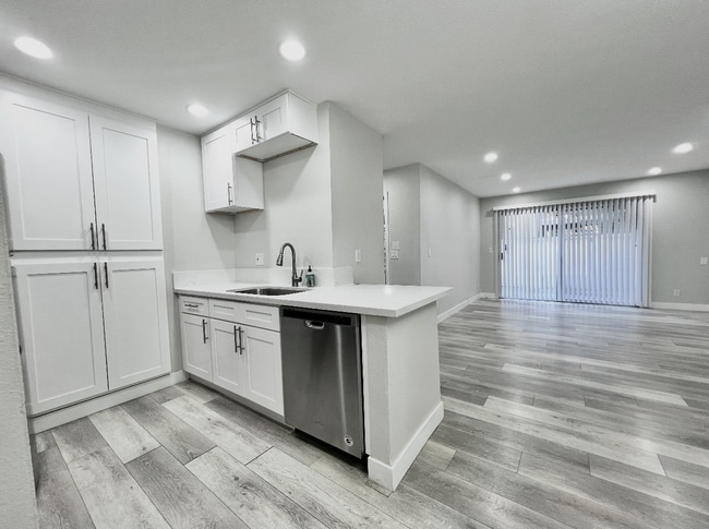 Building Photo - 806 Coriander Dr