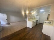 Photo - 519 N Hayworth Ave Apartments