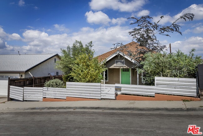 Photo - 1562 Attridge Ave