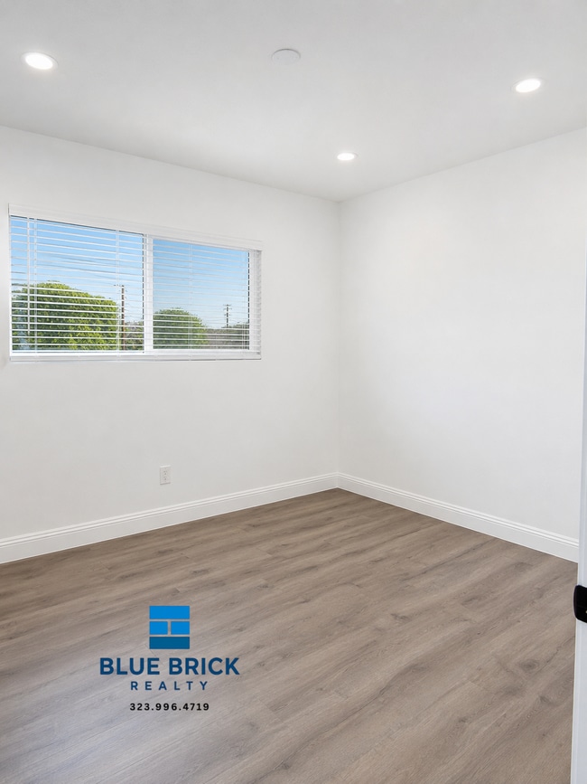 Photo - 5739 Halbrent Ave Unit 28