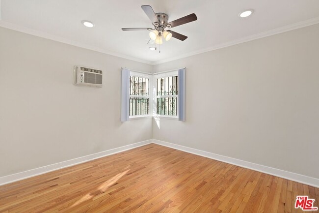 Photo - 827 N Alta Vista Blvd